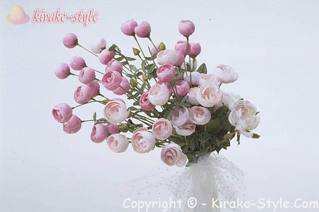 薄いピンクと白のバラの花束
