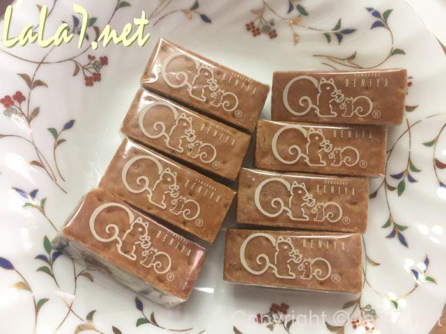 クルミッ子(鎌倉紅谷)8個入りの8個をお皿に並べて